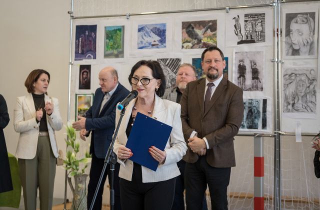 Wręczon nagrody za Ogólnopolski Konkurs Plastyczny dla uczniów szkół podstawowych „Świat wokół mnie”