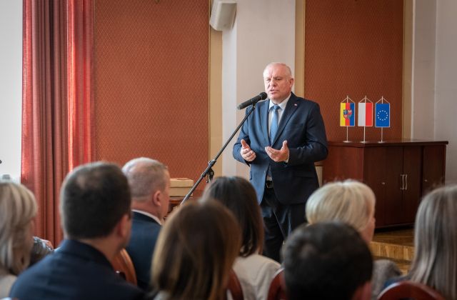 Pracownicy powiatu odznaczeni za Długoletnią Służbę