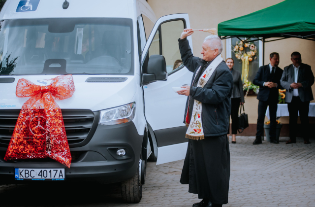 Nowy bus dla Warsztatu Terapii Zajęciowej w Łapanowie