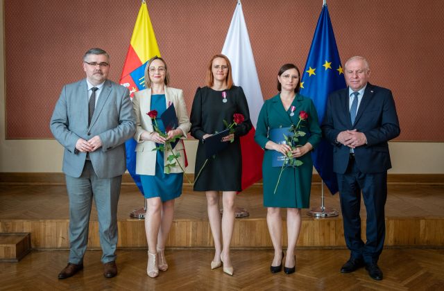 Pracownicy powiatu odznaczeni za Długoletnią Służbę