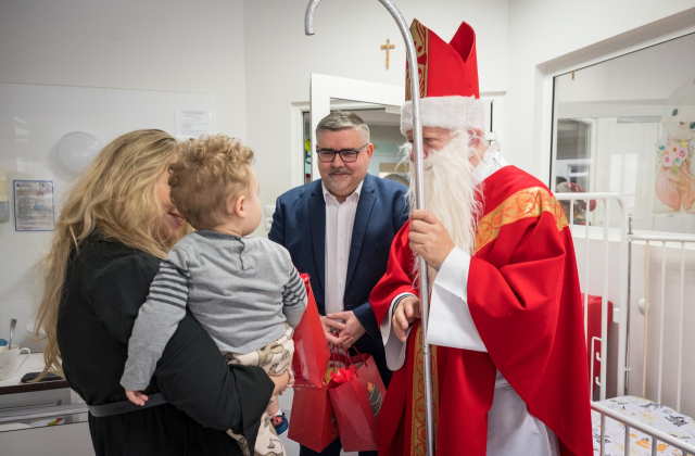 Mikołaj odwiedził oddział dziecięcy bocheńskiego szpitala