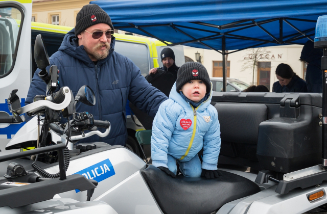 Bocheńszczyzna zagrała z WOŚP – mimo chłodu, z gorącym sercem. Zebrano ponad 142 tysiące złotych!