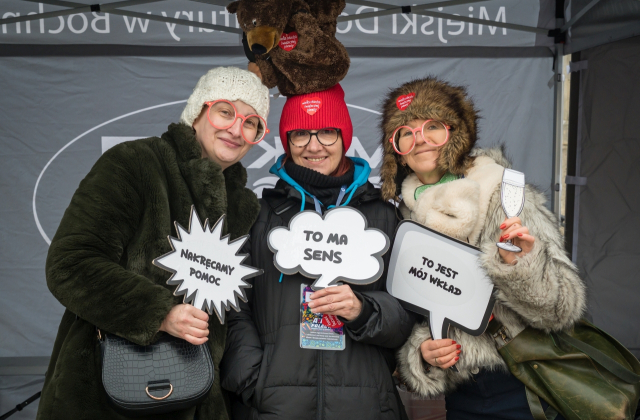 Bocheńszczyzna zagrała z WOŚP – mimo chłodu, z gorącym sercem. Zebrano ponad 142 tysiące złotych!