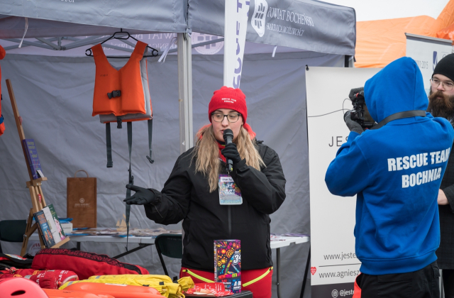 Bocheńszczyzna zagrała z WOŚP – mimo chłodu, z gorącym sercem. Zebrano ponad 142 tysiące złotych!
