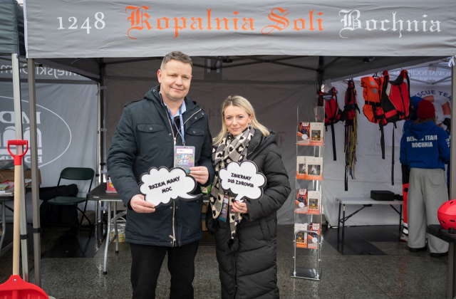 Bocheńszczyzna zagrała z WOŚP – mimo chłodu, z gorącym sercem. Zebrano ponad 142 tysiące złotych!