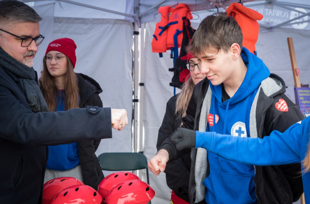 Bocheńszczyzna zagrała z WOŚP – mimo chłodu, z gorącym sercem. Zebrano ponad 142 tysiące złotych!