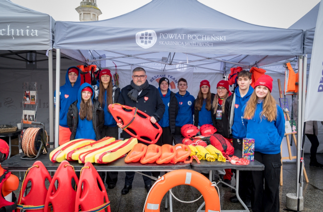 Bocheńszczyzna zagrała z WOŚP – mimo chłodu, z gorącym sercem. Zebrano ponad 142 tysiące złotych!