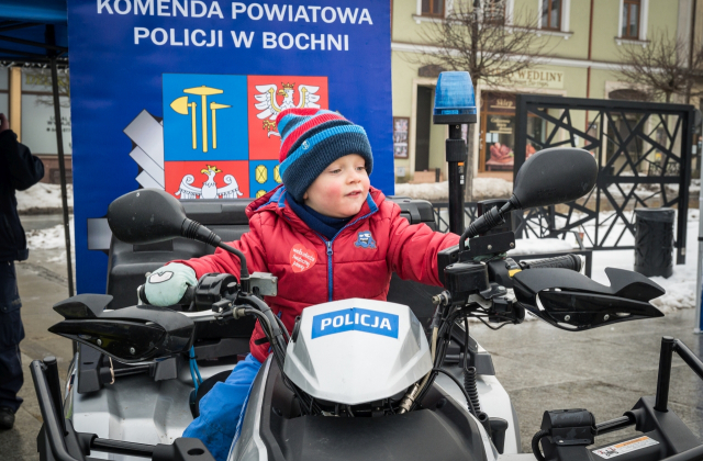 Bocheńszczyzna zagrała z WOŚP – mimo chłodu, z gorącym sercem. Zebrano ponad 142 tysiące złotych!