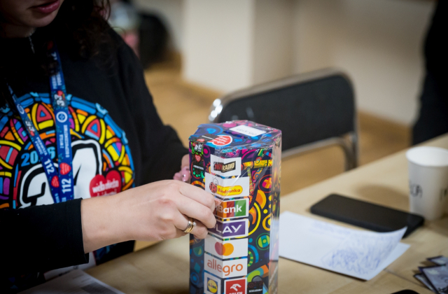 Bocheńszczyzna zagrała z WOŚP – mimo chłodu, z gorącym sercem. Zebrano ponad 142 tysiące złotych!