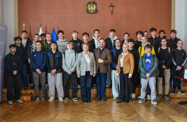 Lekcja samorządu w praktyce. Uczniowie „Mechnika” odwiedzili Starostwo Powiatowe w Bochni