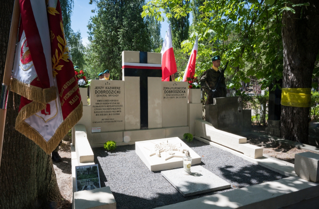 Miejsce pochówku gen. bryg. Jerzego Dobrodzickiego z tytułem Grobu Weterana Walk o Wolność i Niepodległość Polski