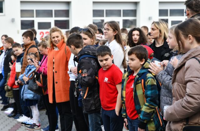 Młodzież biorąca udział w konkursie Młodzież Zapobiega Pożarom