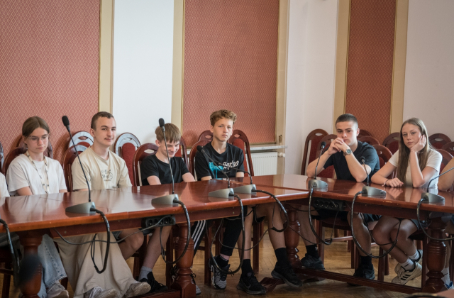 Uczniowie SP nr 2 w Bochni odwiedzili starostwo w ramach lekcji o samorządzie