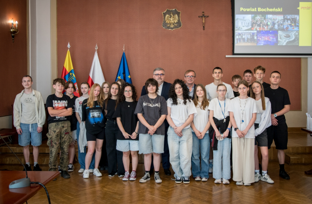 Uczniowie SP nr 2 w Bochni odwiedzili starostwo w ramach lekcji o samorządzie