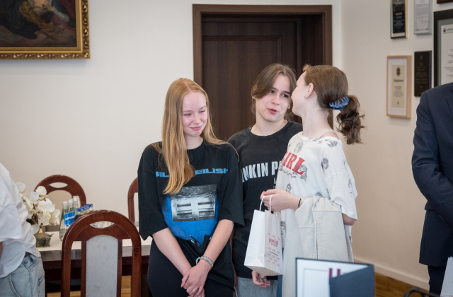 Uczniowie SP nr 2 w Bochni odwiedzili starostwo w ramach lekcji o samorządzie