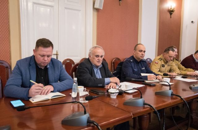 	 Posiedzenie Powiatowego Zespołu Zarządzania Kryzysowego w związku z pojawieniem się ogniska ogniska rzekomego pomoru drobiu 