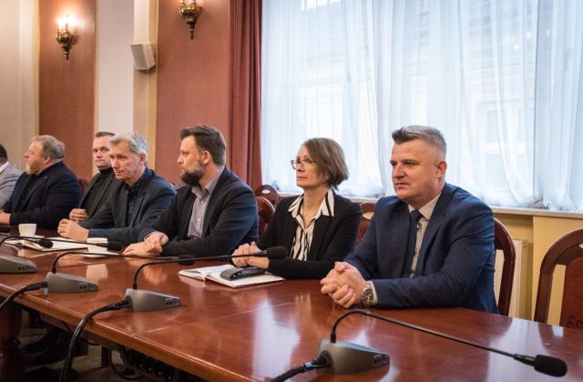 	 Posiedzenie Powiatowego Zespołu Zarządzania Kryzysowego w związku z pojawieniem się ogniska ogniska rzekomego pomoru drobiu 
