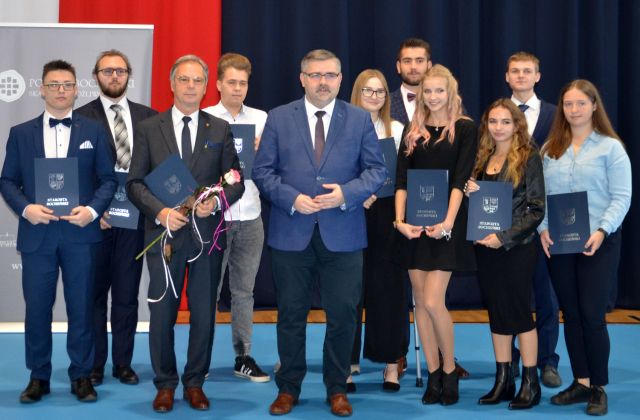 Starosta nagrodził najlepszych uczniów