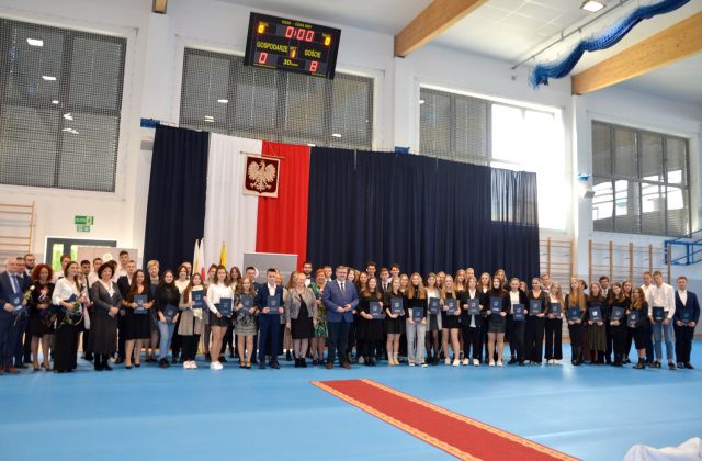 Starosta nagrodził najlepszych uczniów