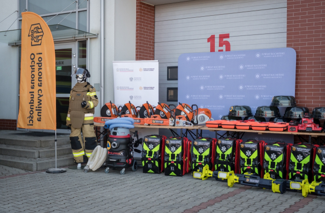 Blisko 7 mln zł dla służb w Powiecie Bocheńskim. Nowy sprzęt już gotowy do akcji