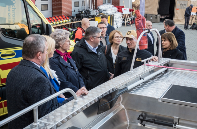 Blisko 7 mln zł dla służb w Powiecie Bocheńskim. Nowy sprzęt już gotowy do akcji