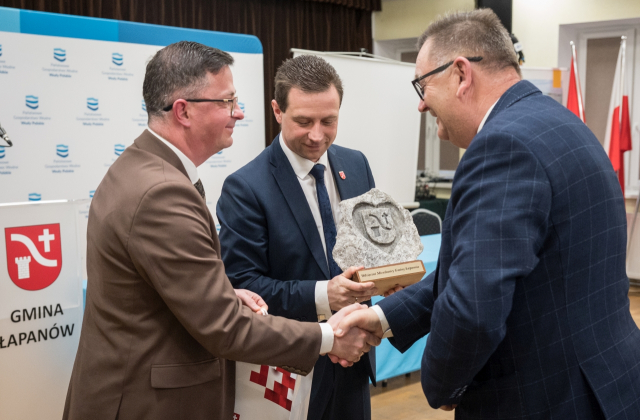 W Łapanowie podpisano umowę na modernizacje wałów przeciwpowodziowych 