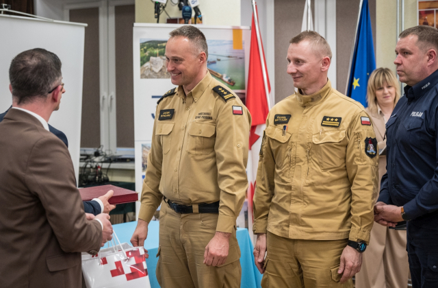 W Łapanowie podpisano umowę na modernizacje wałów przeciwpowodziowych 