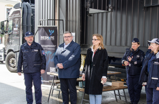 „Escape Truck” na rynku w Bochni – edukacyjna akcja przeciwko handlowi ludźmi