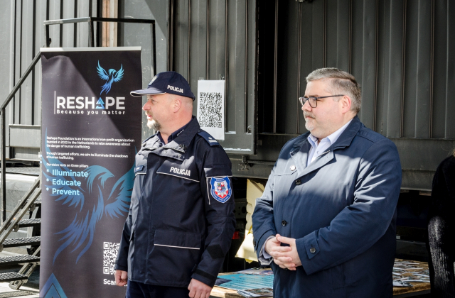 „Escape Truck” na rynku w Bochni – edukacyjna akcja przeciwko handlowi ludźmi