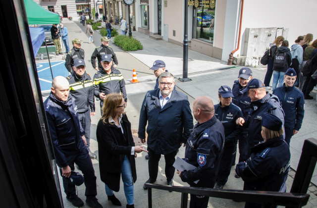 „Escape Truck” na rynku w Bochni – edukacyjna akcja przeciwko handlowi ludźmi