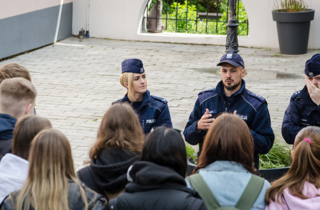 „Escape Truck” na rynku w Bochni – edukacyjna akcja przeciwko handlowi ludźmi