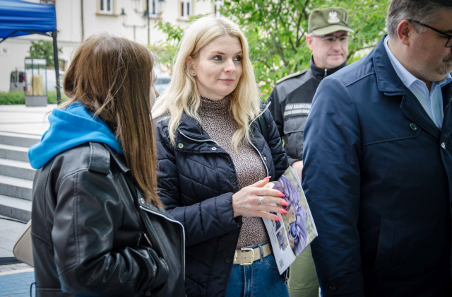 „Escape Truck” na rynku w Bochni – edukacyjna akcja przeciwko handlowi ludźmi