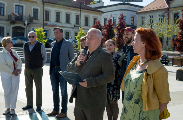 Uzupełnij i zapis„Bocheńskie Orły. Historia miasta orłami pisana” - otwarcie wystawyz enterem lub klikając w ikonkę ->
