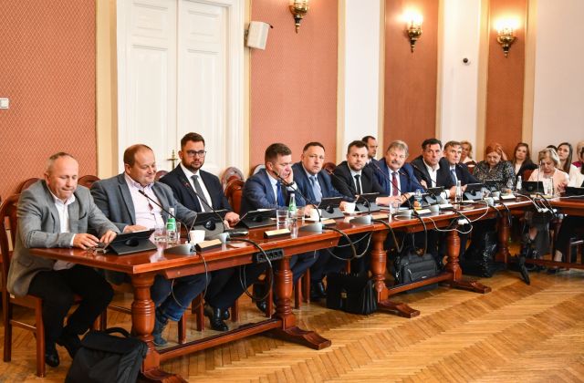 Zarząd Powiatu z absolutorium i wotum zaufania