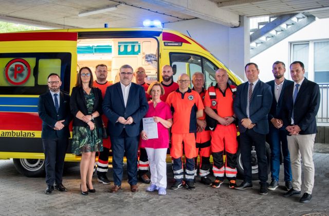 Nowa karetka dla bocheńskich ratowników medycznych 