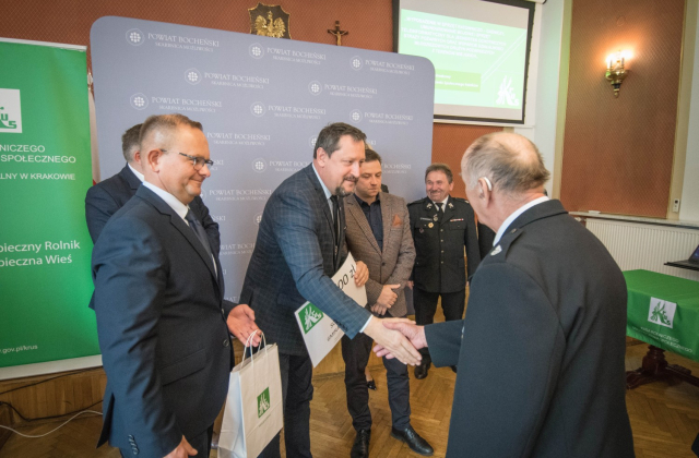 Uroczyste wręczenie voucherów dla jednostek OSP z Powiatu Bocheńskiego