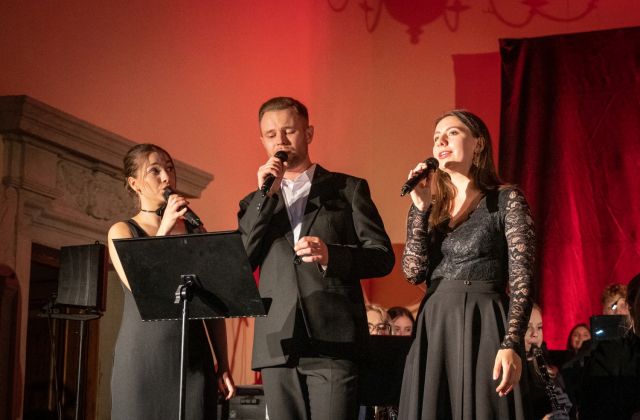 Koncer muzyki filmowej na zamku w Wiśniczu 