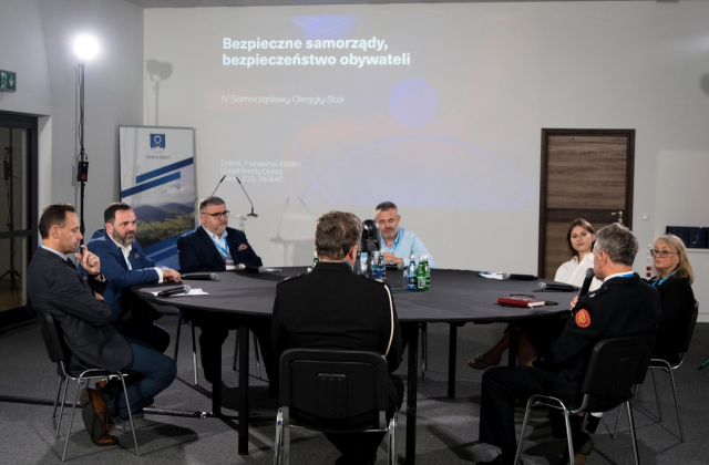 Starosta Adam Korta na Samorządowym Okrągłym Stole w Dobrej