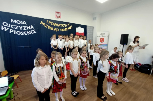 Nowy Wiśnicz rozbrzmiał patriotyczną piosenką – I Powiatowy Przegląd Piosenki „Moja Ojczyzna w piosence”
