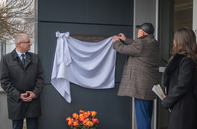 Odsłonięcie tablicy upamiętniającej Adolfa Miterę – twórcę bocheńskiego przemysłu chłodniczego