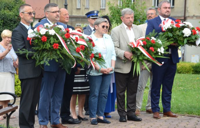 Uroczystości pod pomnikiem gen Leopolda Okulickiego