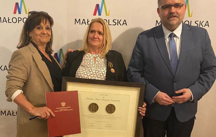 Państwo Paszkotowie wyróżnieni podczas gali rodzicielstwa zastępczego