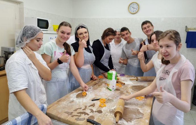 Młodzież z SOSW z bryłką soli po Europie