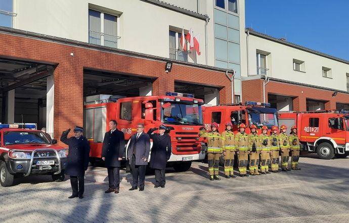 Uroczyste podniesienie flagi państwowej z okazji Święta Niepodległości