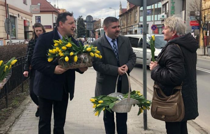 Starostowie wyjątkowo świętowali Dzień Kobiet