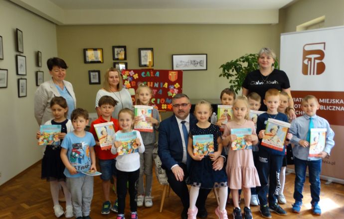 Starosta Korta czytał dzieciom