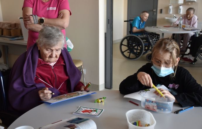 Dzieci z SOSW w Bochni odwiedziły pacjentów ZOL w Bochni