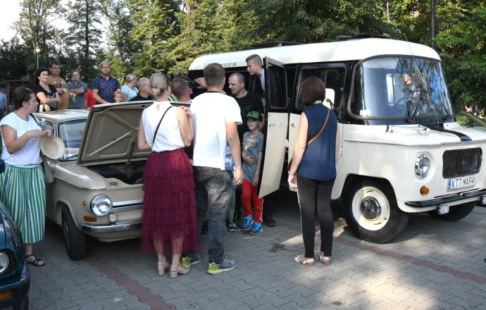 Prawie setka zabytkowych pojazdów zaprezentowała się na Bocheńszczyźnie