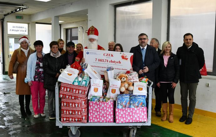 Św. Mikołaj odwiedził oddział dziecięcy bocheńskiego szpitala