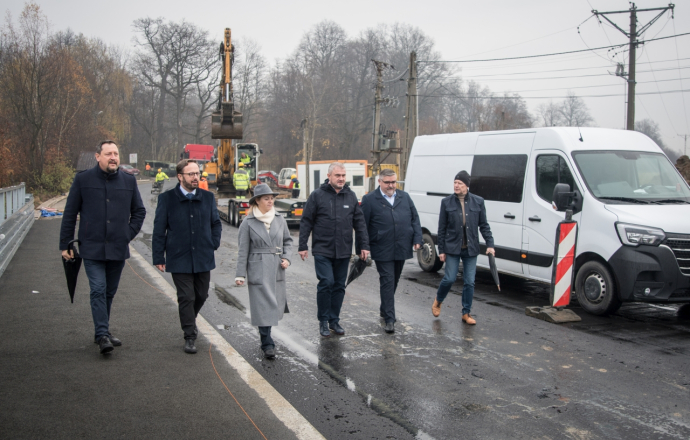 Wiceminister Infrastruktury wraz z samorządowcami wizytował inwestycje drogowe w powiecie